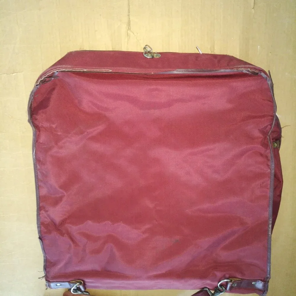SAMSONITE BURGUNDY GARMENT BAG